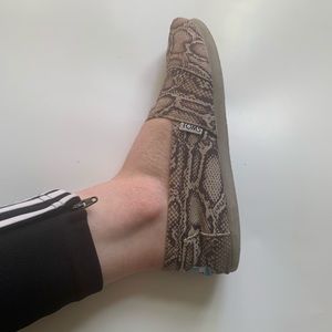 Toms shoes